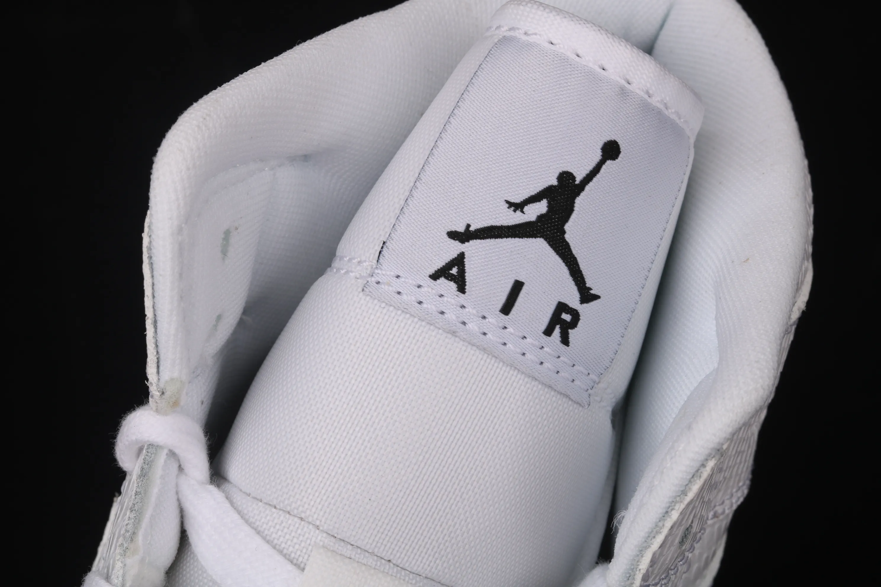 All categories Air Jordan Jordan series basketball shoes Air Jordan 1 Mid Air Jordan 1 Mid AJ1 Joe 1 snake pattern white mid-top basketball shoes series BQ6472-110
